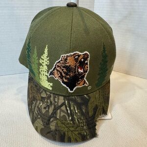 EUC SantoCap Designed by Fairridge Yellowstone Adj Cap Hat Army Green Bear Trees